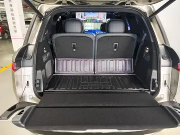2025 Lynk & Co 900 с пробегом 28 000 км