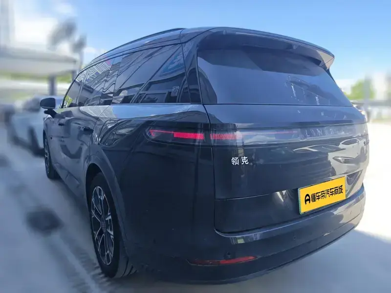 2025 Lynk & Co 900 с пробегом 57 100 км