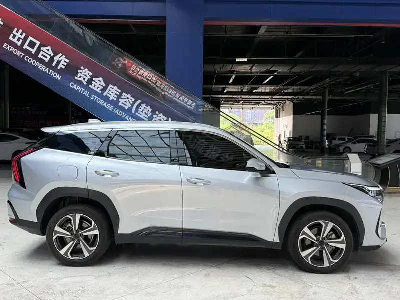 2025 Geely Boyue L с пробегом 7 300 км