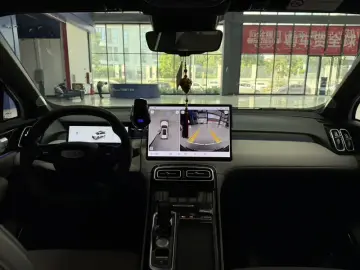 2025 Geely Boyue L с пробегом 7 300 км