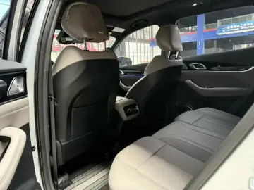 2025 Geely Boyue L с пробегом 7 300 км