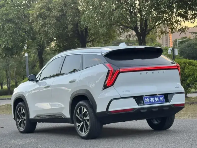2025 Geely Boyue L с пробегом 10 000 км