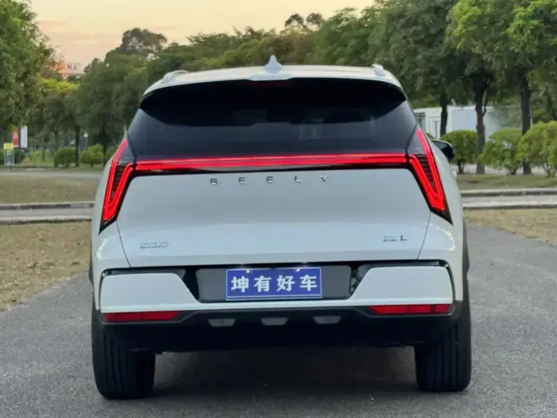2025 Geely Boyue L с пробегом 10 000 км