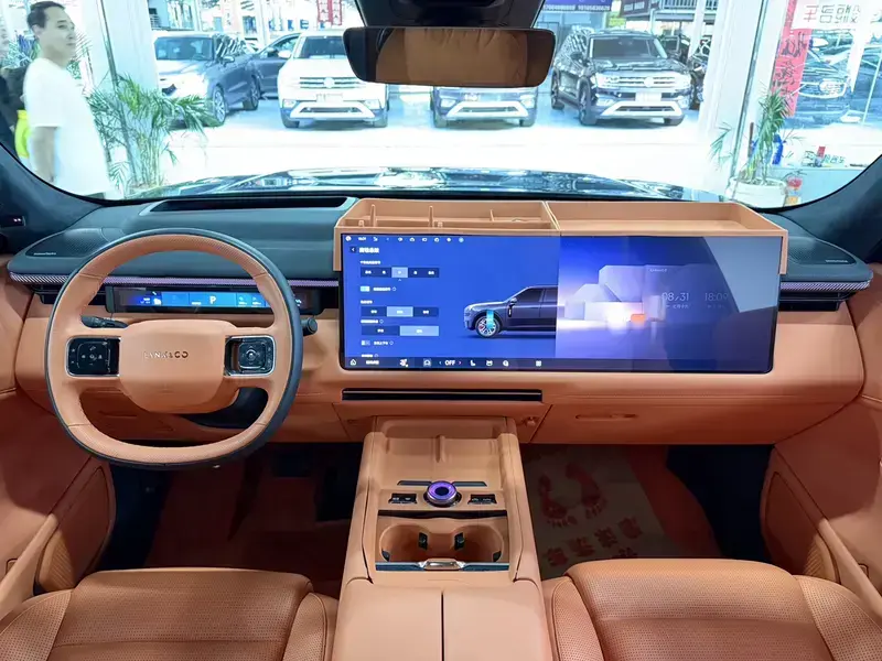 2025 Lynk & Co 900 с пробегом 20 000 км