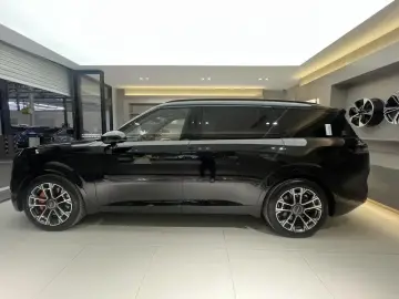 2025 Lynk & Co 900 с пробегом 8 000 км