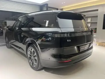 2025 Lynk & Co 900 с пробегом 8 000 км