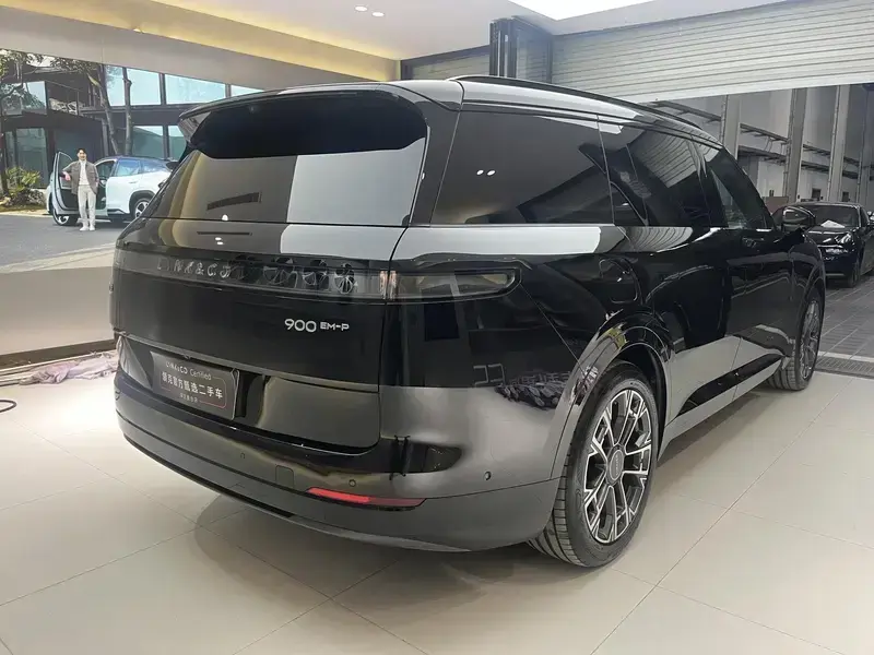 2025 Lynk & Co 900 с пробегом 8 000 км
