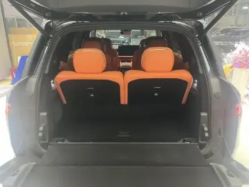 2025 Lynk & Co 900 с пробегом 8 000 км