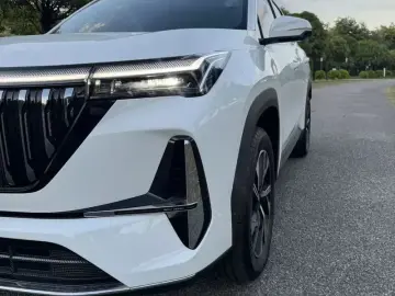 2025 Geely Boyue L с пробегом 10 000 км