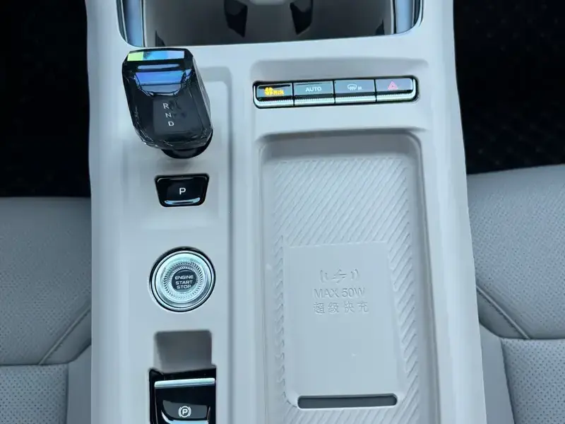 2025 Geely Boyue L с пробегом 10 000 км