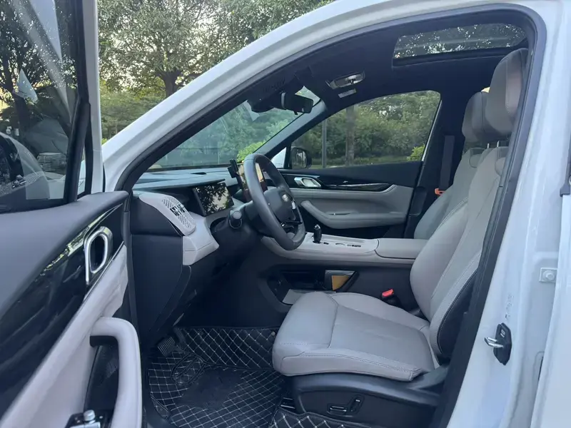 2025 Geely Boyue L с пробегом 10 000 км