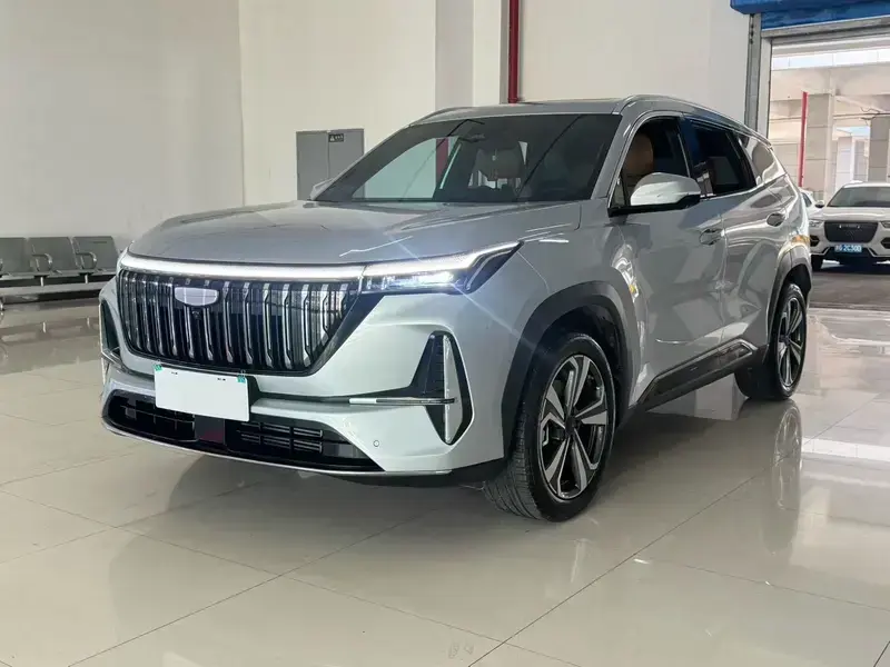 2025 Geely Boyue L с пробегом 10 000 км