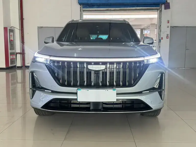 2025 Geely Boyue L с пробегом 10 000 км