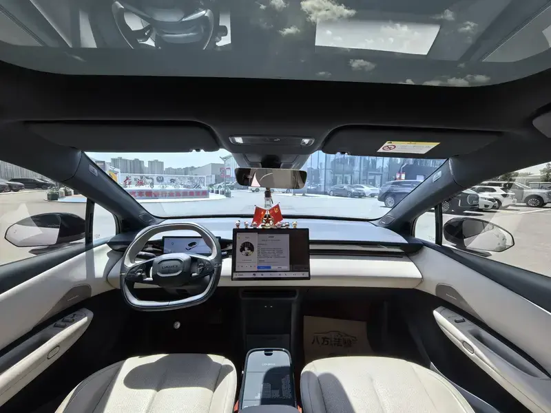 2025 Lynk & Co Z20 с пробегом 6 000 км