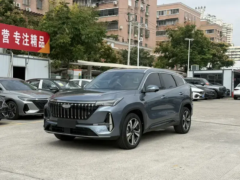 2025 Geely Boyue L с пробегом 4 000 км