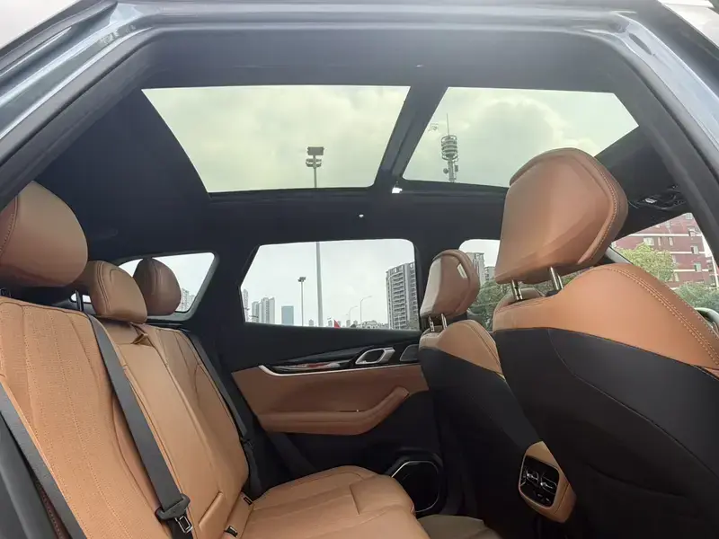 2025 Geely Boyue L с пробегом 4 000 км