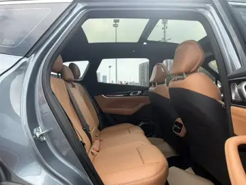 2025 Geely Boyue L с пробегом 4 000 км