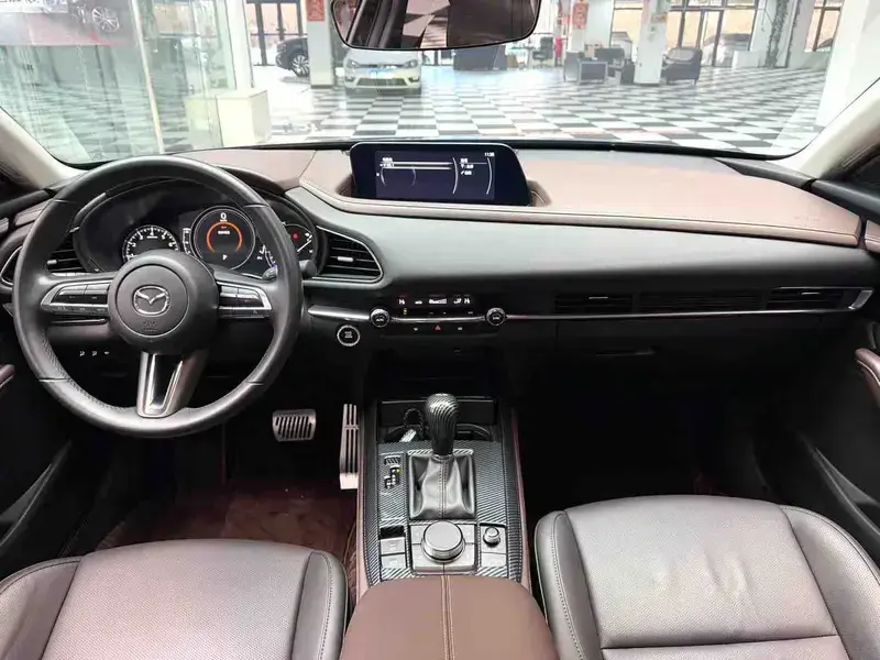 2021 Mazda CX-30 с пробегом 10 000 км