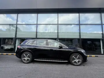 2025 Mercedes-Benz EQS SUV с пробегом 300 км