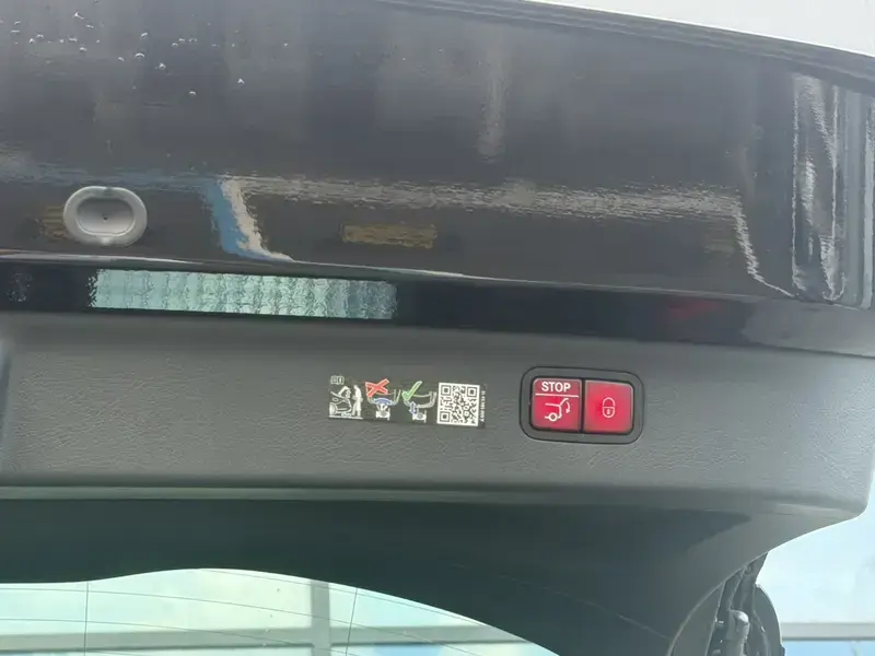 2025 Mercedes-Benz EQS SUV с пробегом 300 км