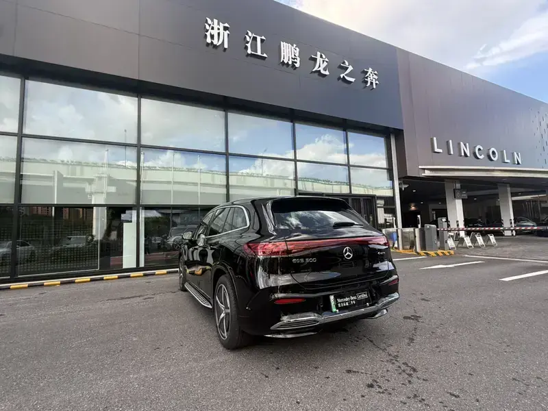 2025 Mercedes-Benz EQS SUV с пробегом 300 км