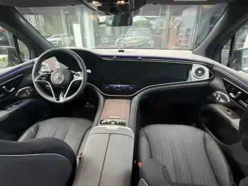 2025 Mercedes-Benz EQS SUV с пробегом 300 км
