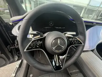 2025 Mercedes-Benz EQS SUV с пробегом 300 км