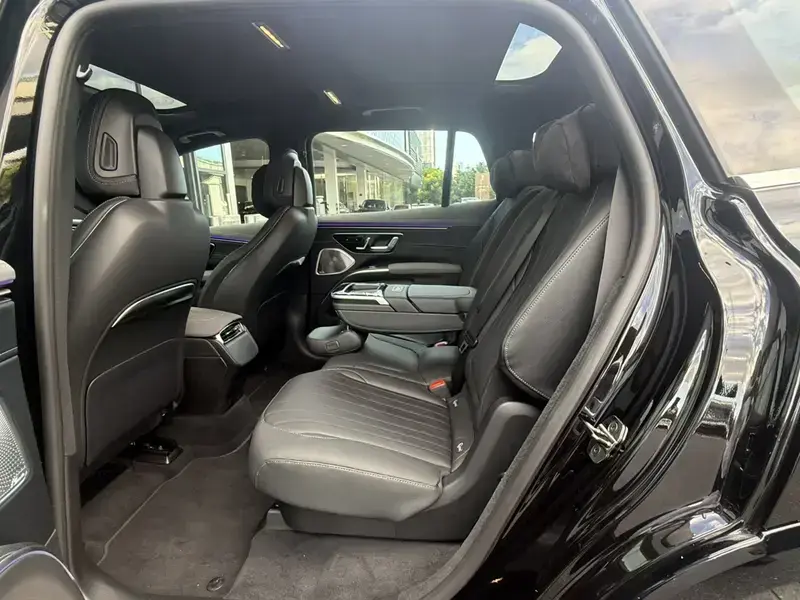 2025 Mercedes-Benz EQS SUV с пробегом 300 км