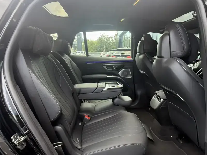 2025 Mercedes-Benz EQS SUV с пробегом 300 км