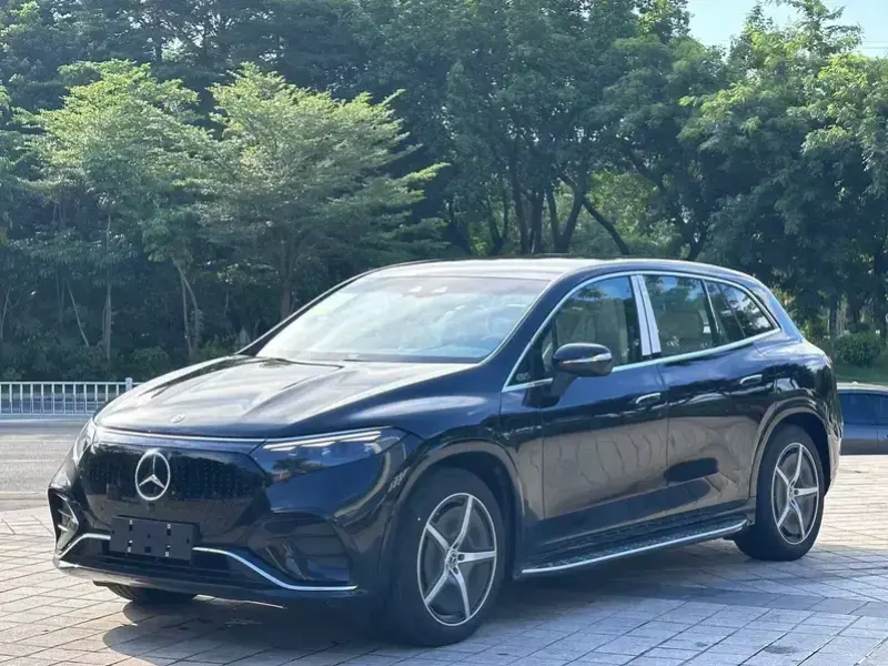 2025 Mercedes-Benz EQS SUV с пробегом 900 км