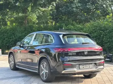 2025 Mercedes-Benz EQS SUV с пробегом 900 км