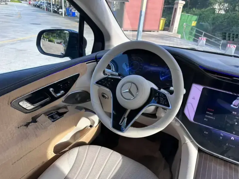 2025 Mercedes-Benz EQS SUV с пробегом 900 км