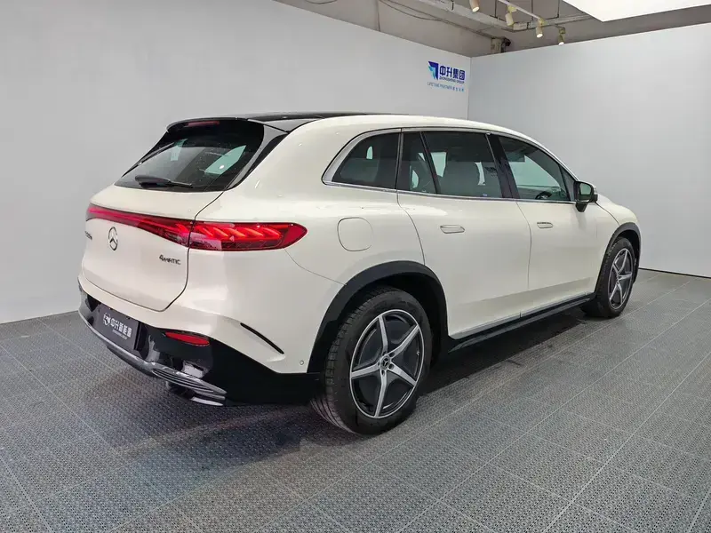 2023 Mercedes-Benz EQS SUV с пробегом 1 500 км