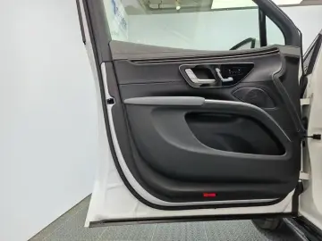 2023 Mercedes-Benz EQS SUV с пробегом 1 500 км