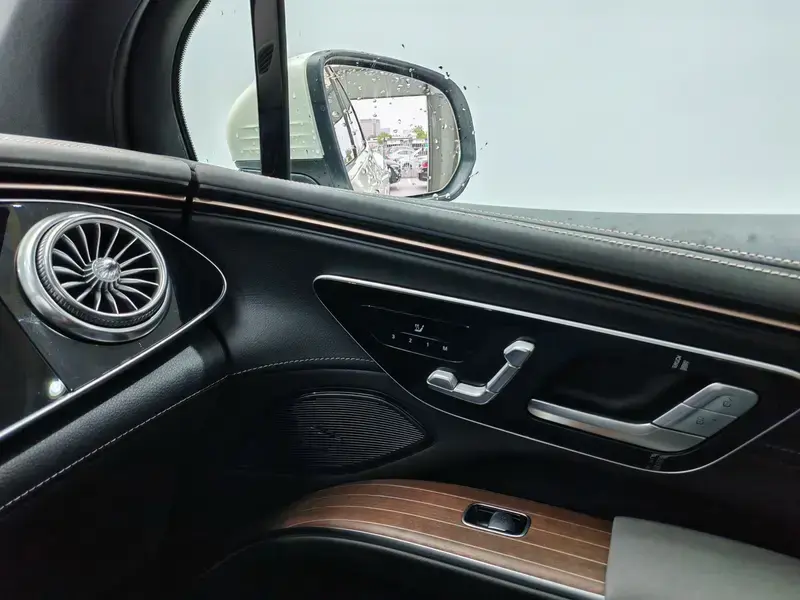 2023 Mercedes-Benz EQS SUV с пробегом 1 500 км