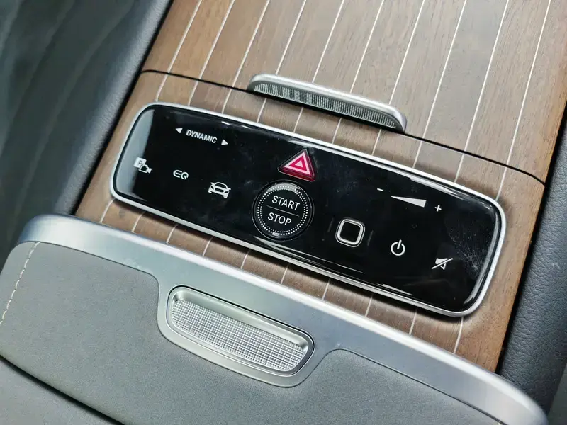 2023 Mercedes-Benz EQS SUV с пробегом 1 500 км