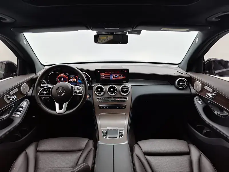 2022 Mercedes-Benz GLC с пробегом 82 100 км
