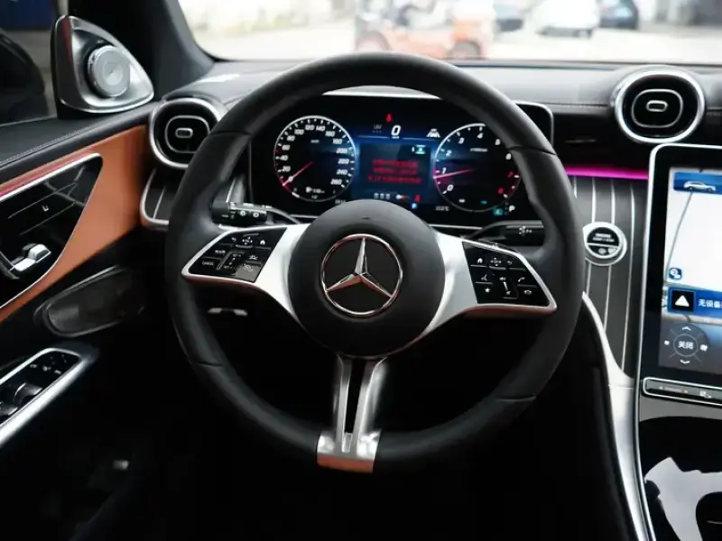 2025 Mercedes-Benz GLC с пробегом 8 000 км