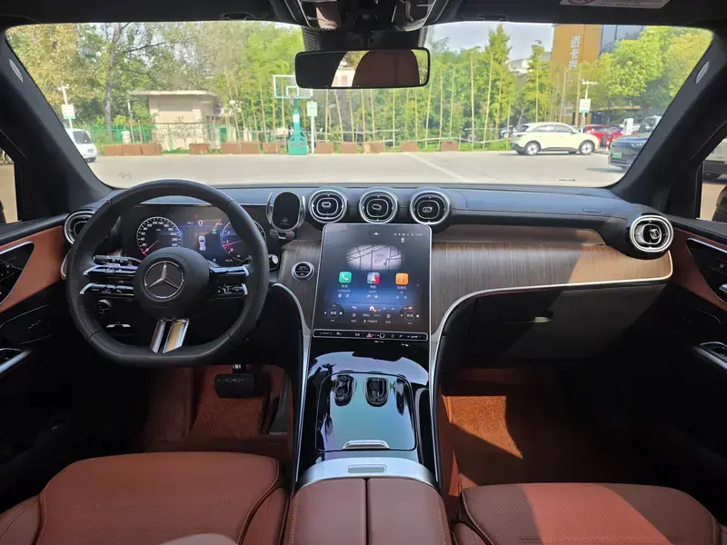 2025 Mercedes-Benz GLC с пробегом 44 000 км
