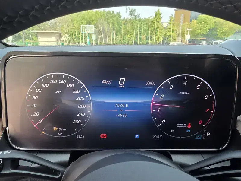 2025 Mercedes-Benz GLC с пробегом 44 000 км