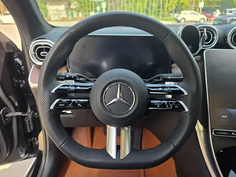 2025 Mercedes-Benz GLC с пробегом 44 000 км