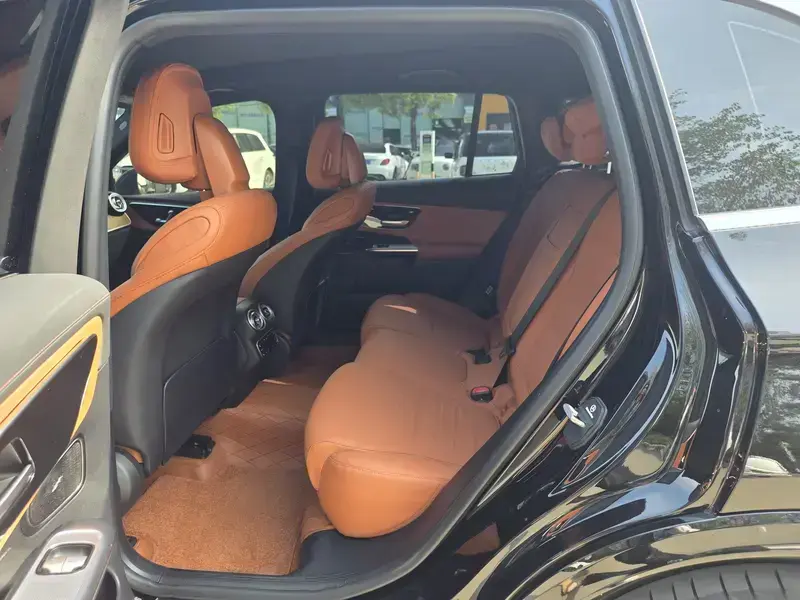 2025 Mercedes-Benz GLC с пробегом 44 000 км