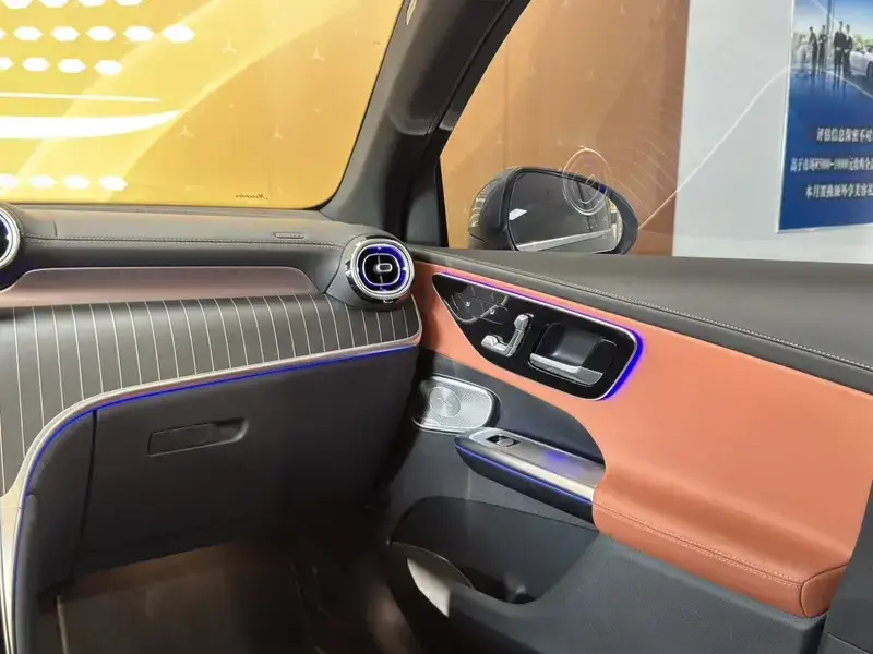 2025 Mercedes-Benz GLC с пробегом 11 000 км