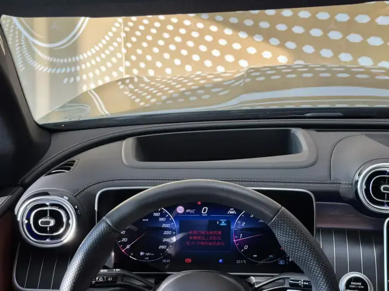 2025 Mercedes-Benz GLC с пробегом 11 000 км