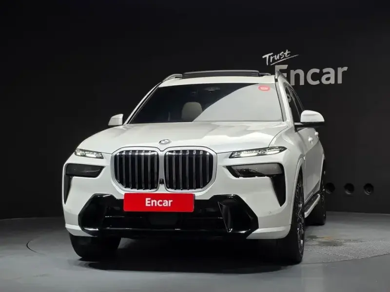 2025 BMW X7 с пробегом 23 339 км