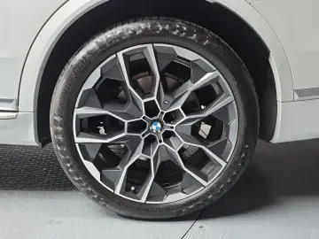 2025 BMW X7 с пробегом 23 339 км