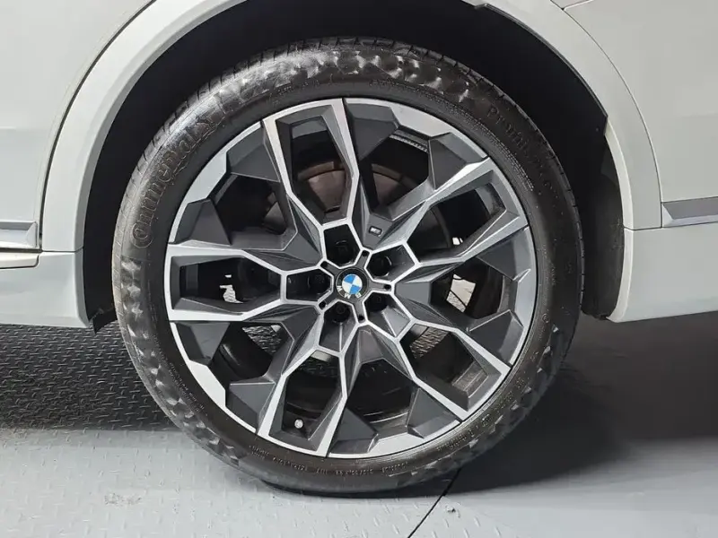 2025 BMW X7 с пробегом 23 339 км