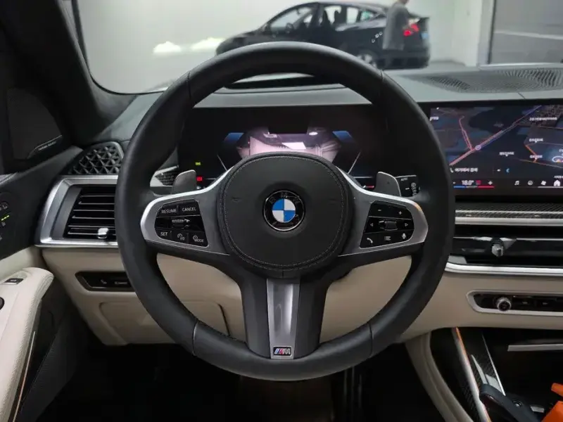2025 BMW X7 с пробегом 23 339 км