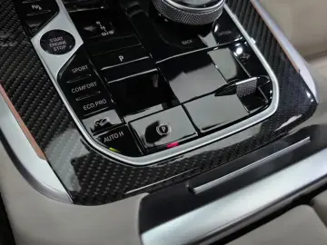 2025 BMW X7 с пробегом 23 339 км
