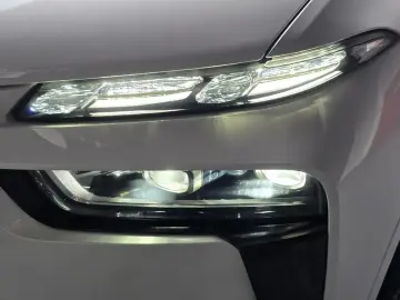 2025 BMW X7 с пробегом 23 339 км